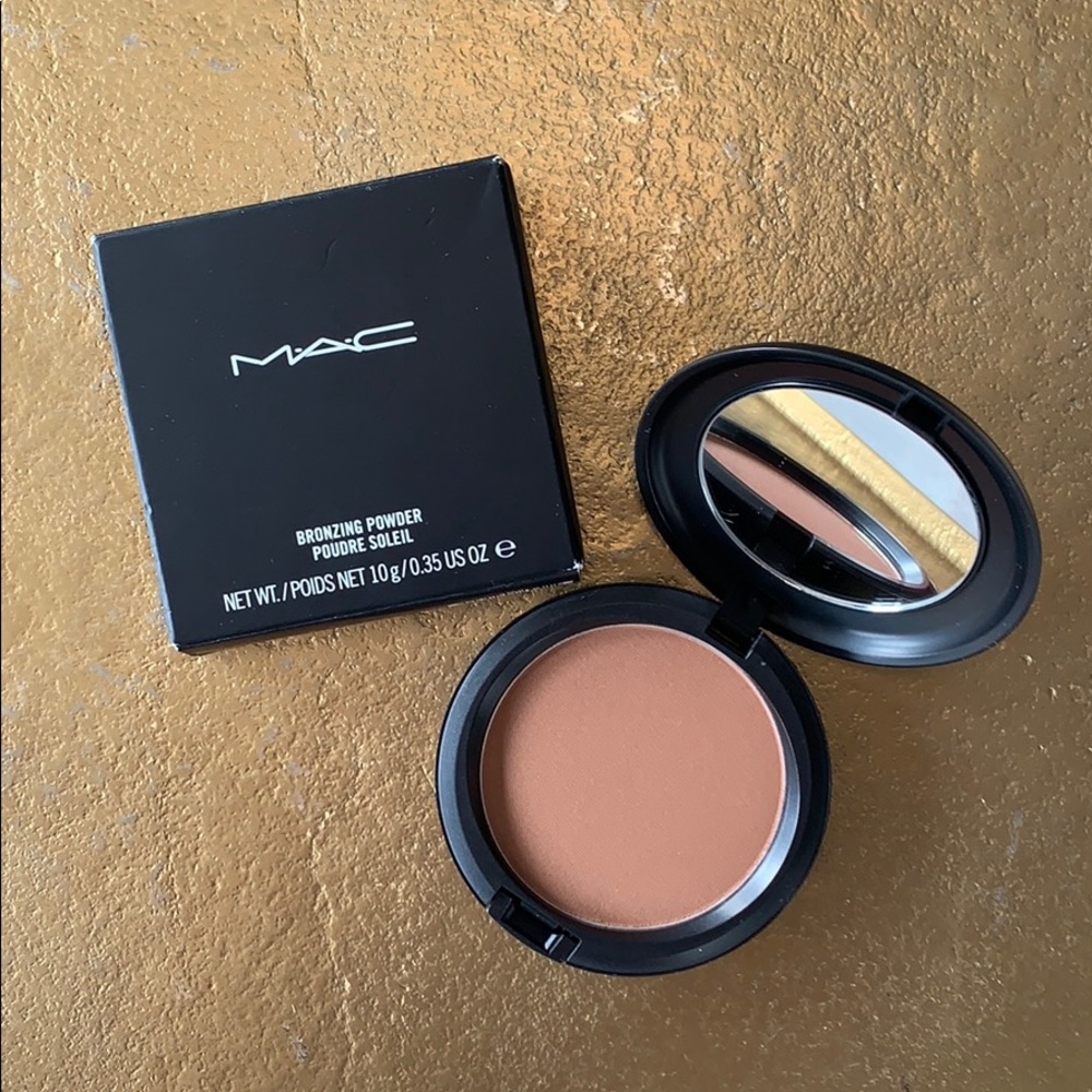 MAC Cosmetics // Bronzing Powder in Terra
